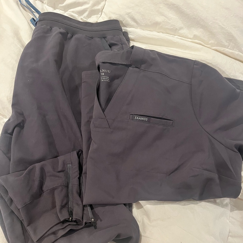 Jaanuu scrubs